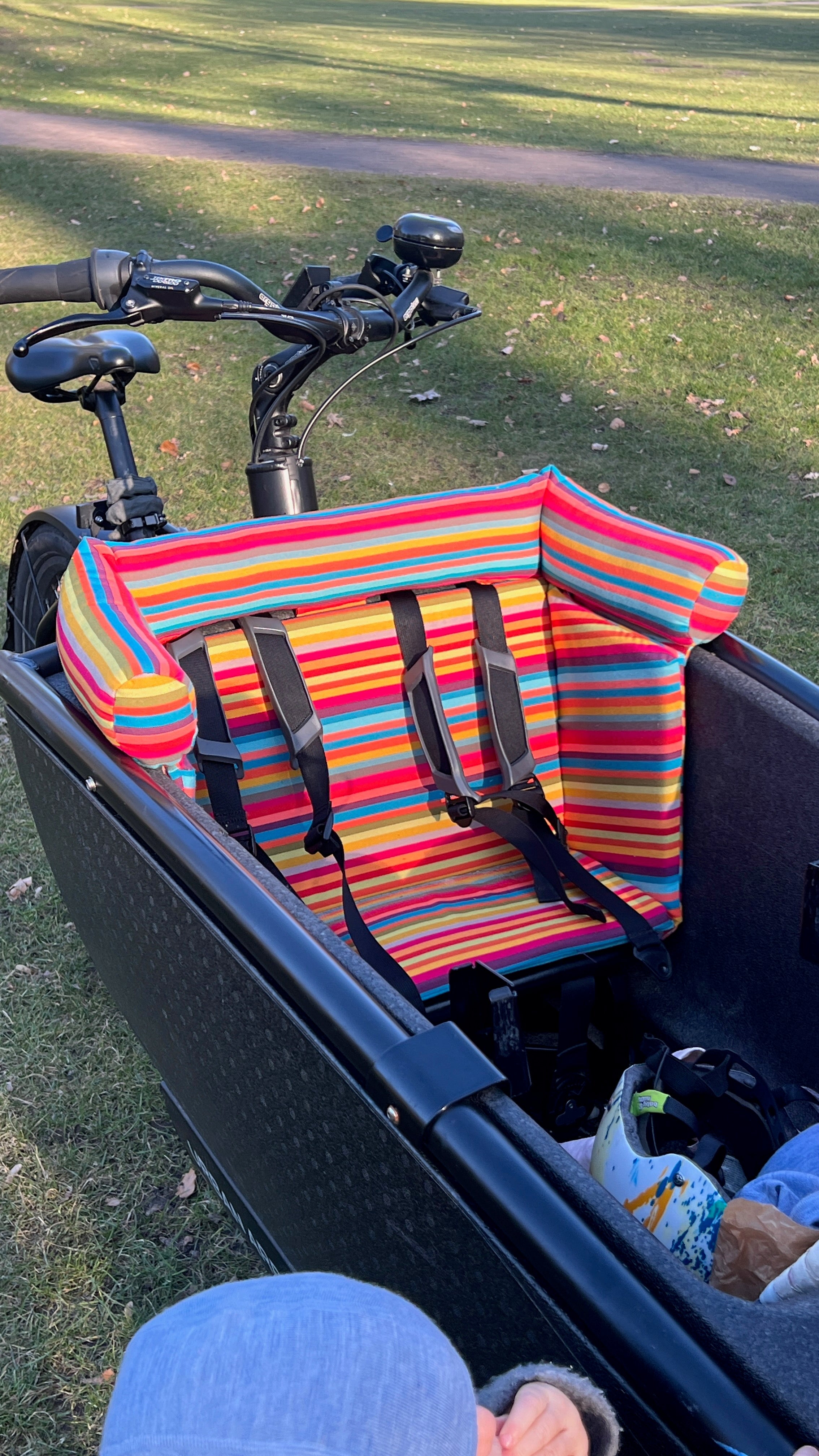 Urban Arrow Lastenfahrrad Kissen, Sitzkissen Lastenrad, Zubehör, Kinderkissen, Sitzpolster Wetterfestes - Tropfen Grün Blau Grau (Kopie) Blausberg Baby