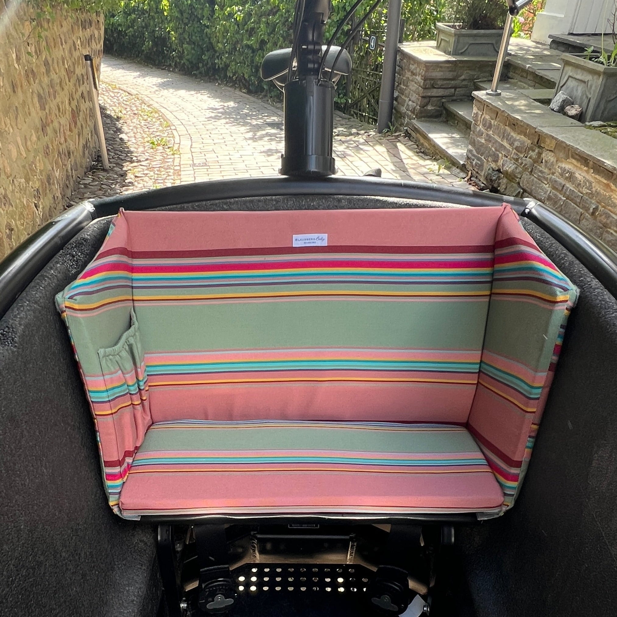 Urban Arrow Lastenfahrrad Kissen, Sitzkissen Lastenrad, Zubehör, Kinderkissen, Sitzpolster Wetterfestes - Dicke Streifen Salbei Blausberg Baby