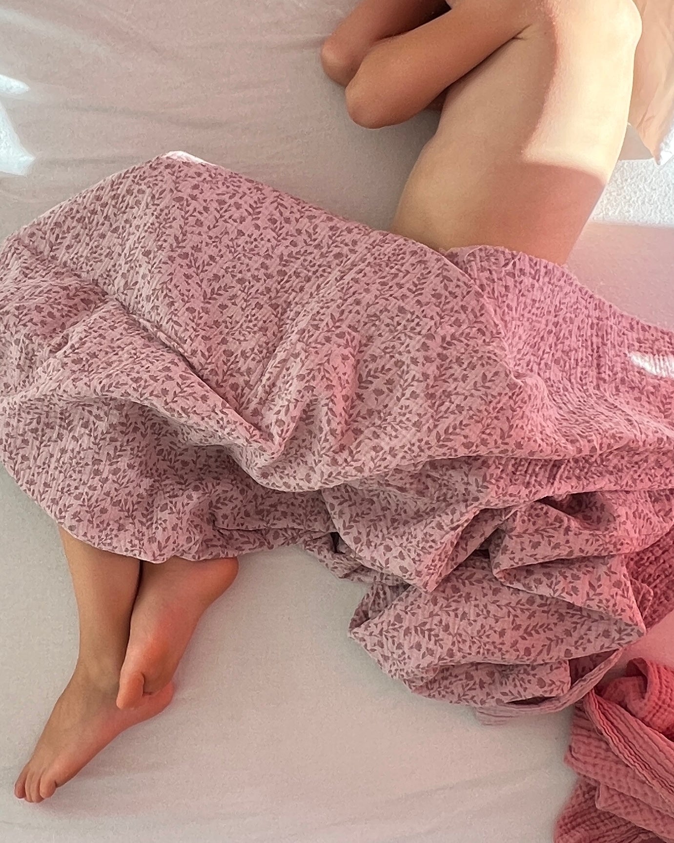 Musselin Decke aus Baumwolle, Oeko-Tex – Weiche Sommerdecke, Überdecke, Schlafdecke Blush Blumen Blausberg Baby