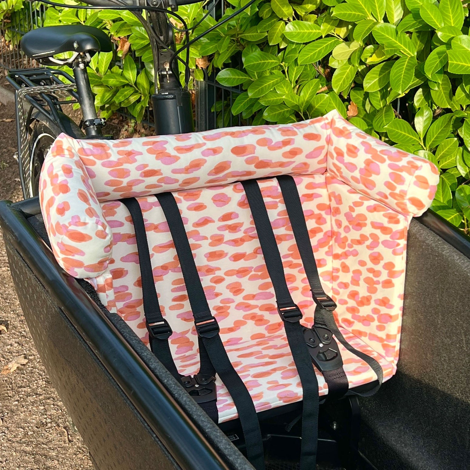Urban Arrow Lastenfahrrad Kissen, Sitzkissen Lastenrad, Zubehör, Kinderkissen, Sitzpolster Wetterfestes - Tropfen Rosa Blausberg Baby