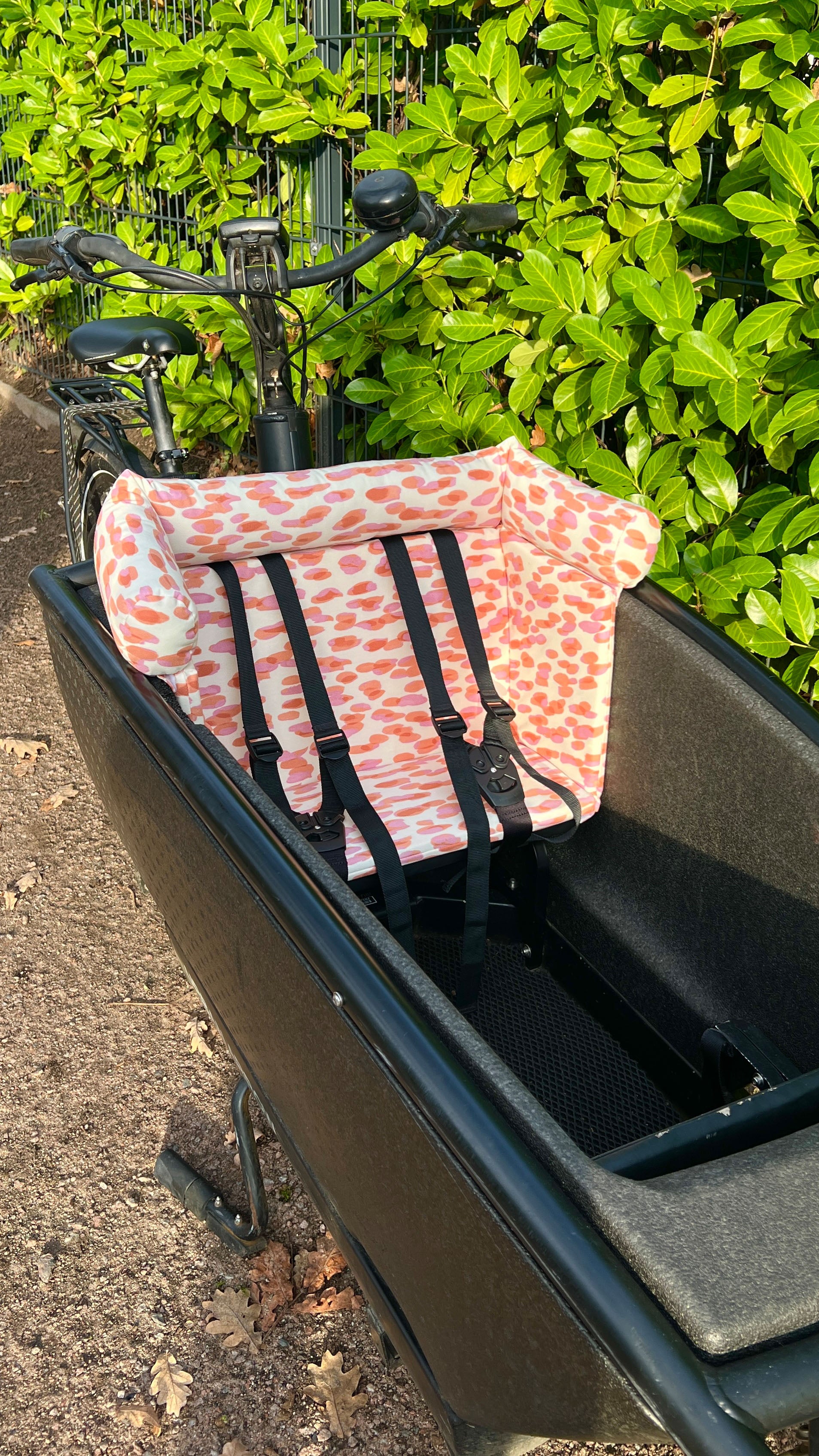 Urban Arrow Lastenfahrrad Kissen, Sitzkissen Lastenrad, Zubehör, Kinderkissen, Sitzpolster Wetterfestes - Tropfen Rosa Blausberg Baby