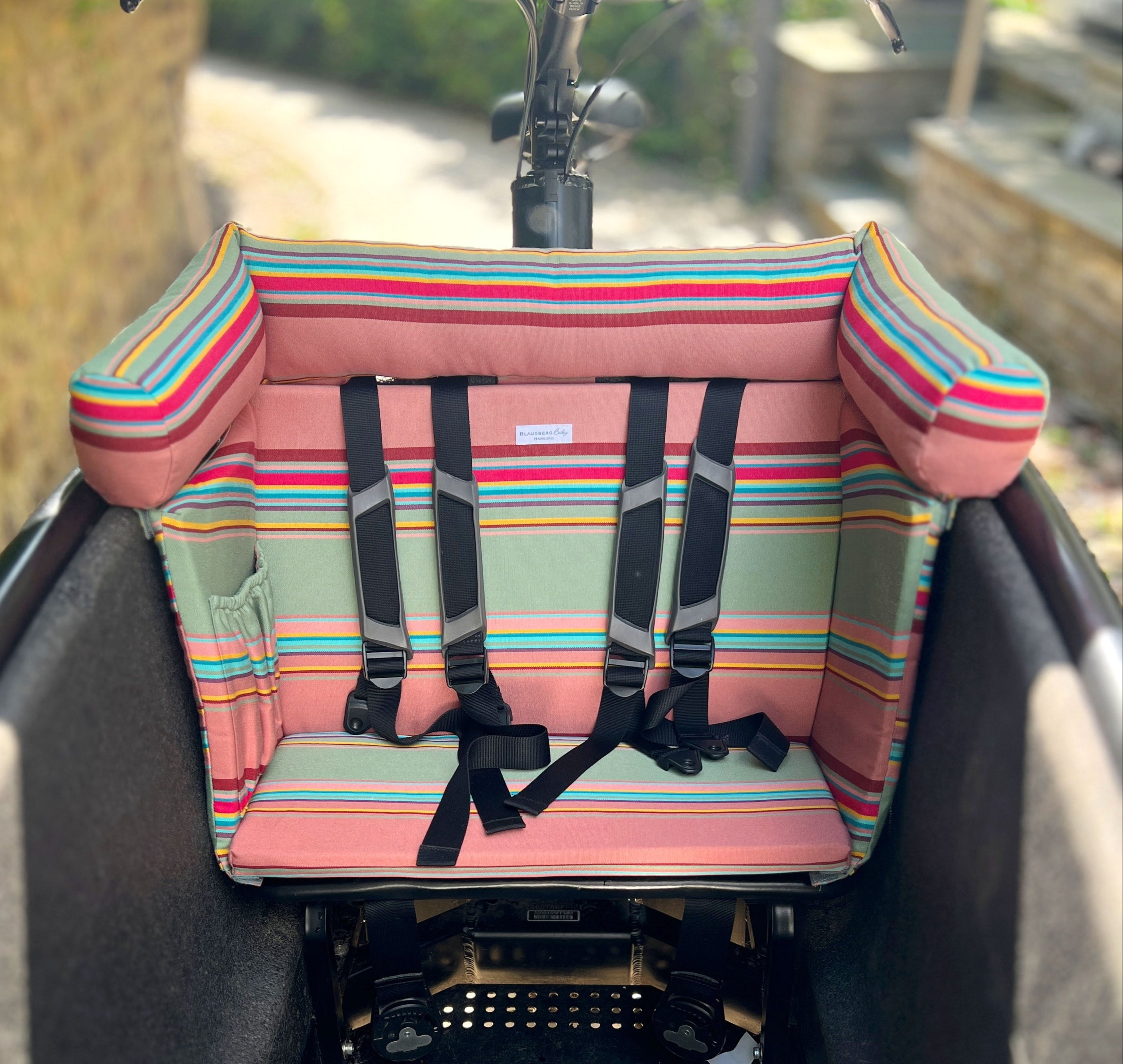Urban Arrow Lastenfahrrad Kissen, Sitzkissen Lastenrad, Zubehör, Kinderkissen, Sitzpolster Wetterfestes - Dicke Streifen Salbei Blausberg Baby
