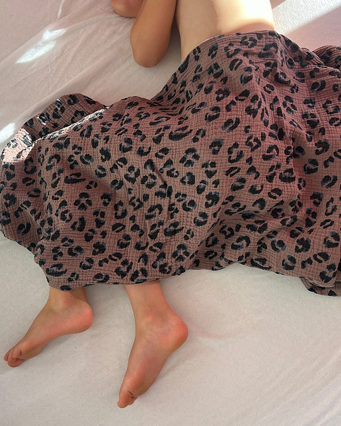 Musselin Decke aus Baumwolle, Oeko-Tex – Weiche Sommerdecke, Überdecke, Schlafdecke Braun Tigerprint Blausberg Baby