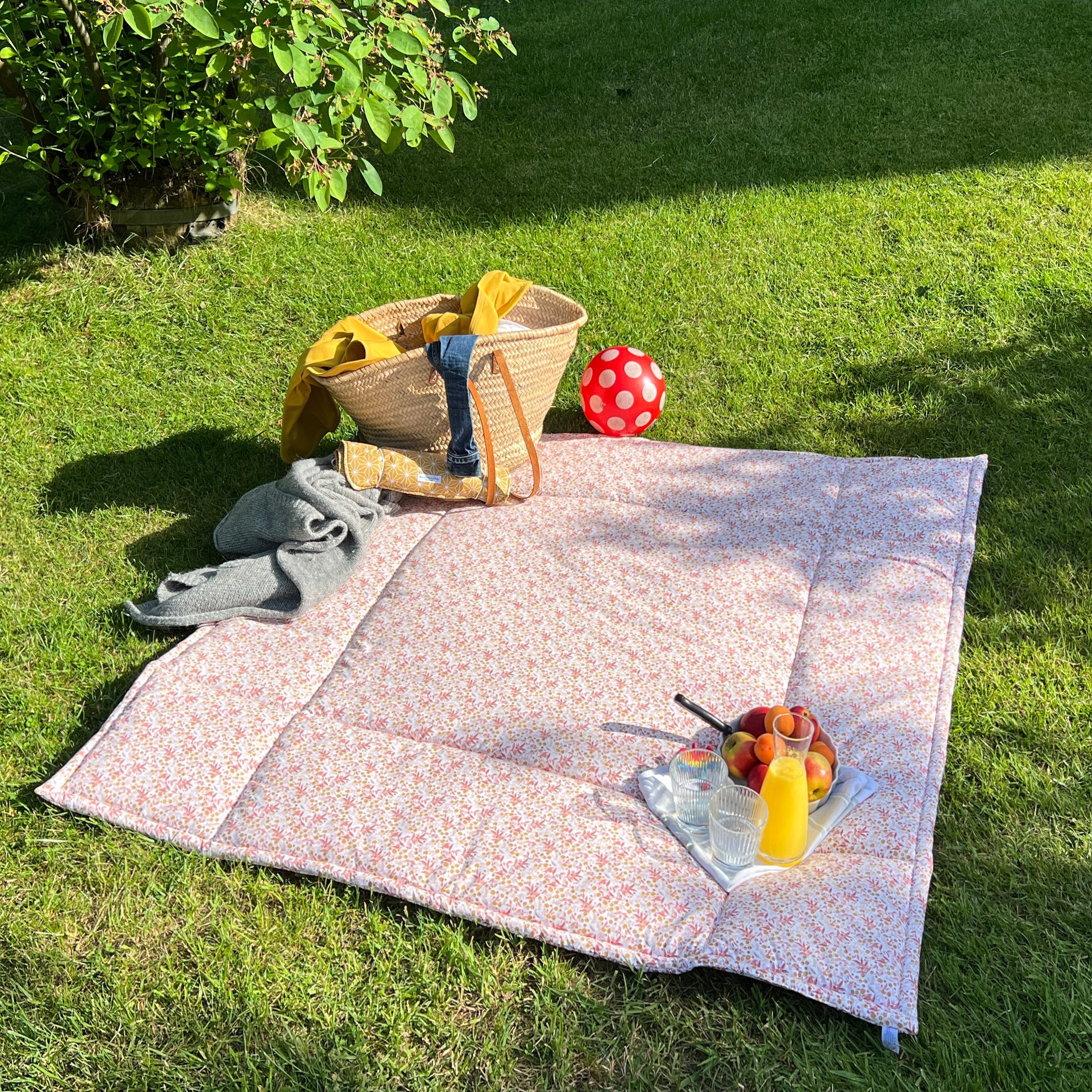 Picknickdecke Krabbeldecke wattiert, einseitig beschichtet, wasserabweisend - Blumenwiese - Materialien Öko-Tex Standard zertifiziert Blausberg