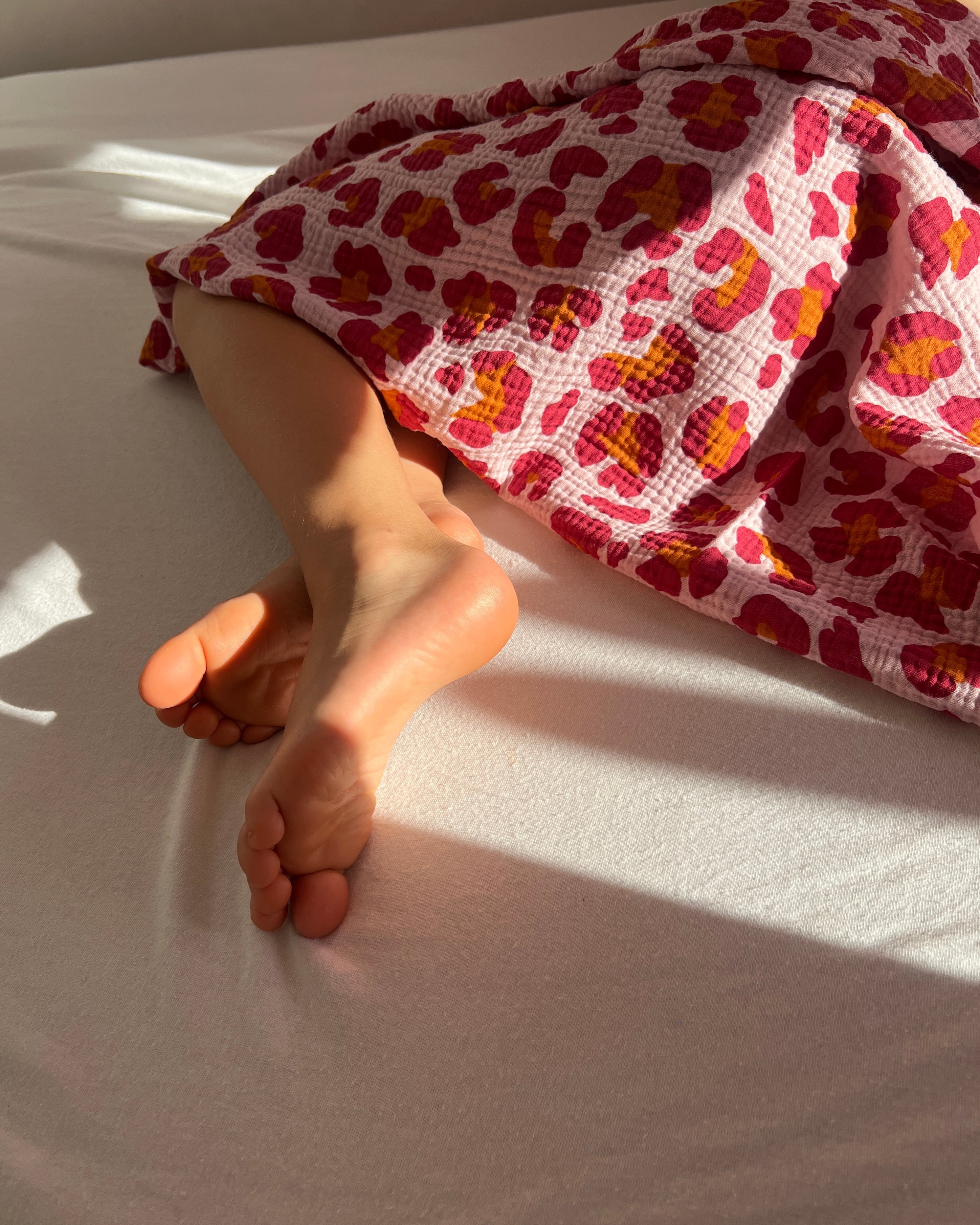Musselin Decke aus Baumwolle, Oeko-Tex – Weiche Sommerdecke, Überdecke, Schlafdecke Rosa Pink Tigerprint Blausberg Baby
