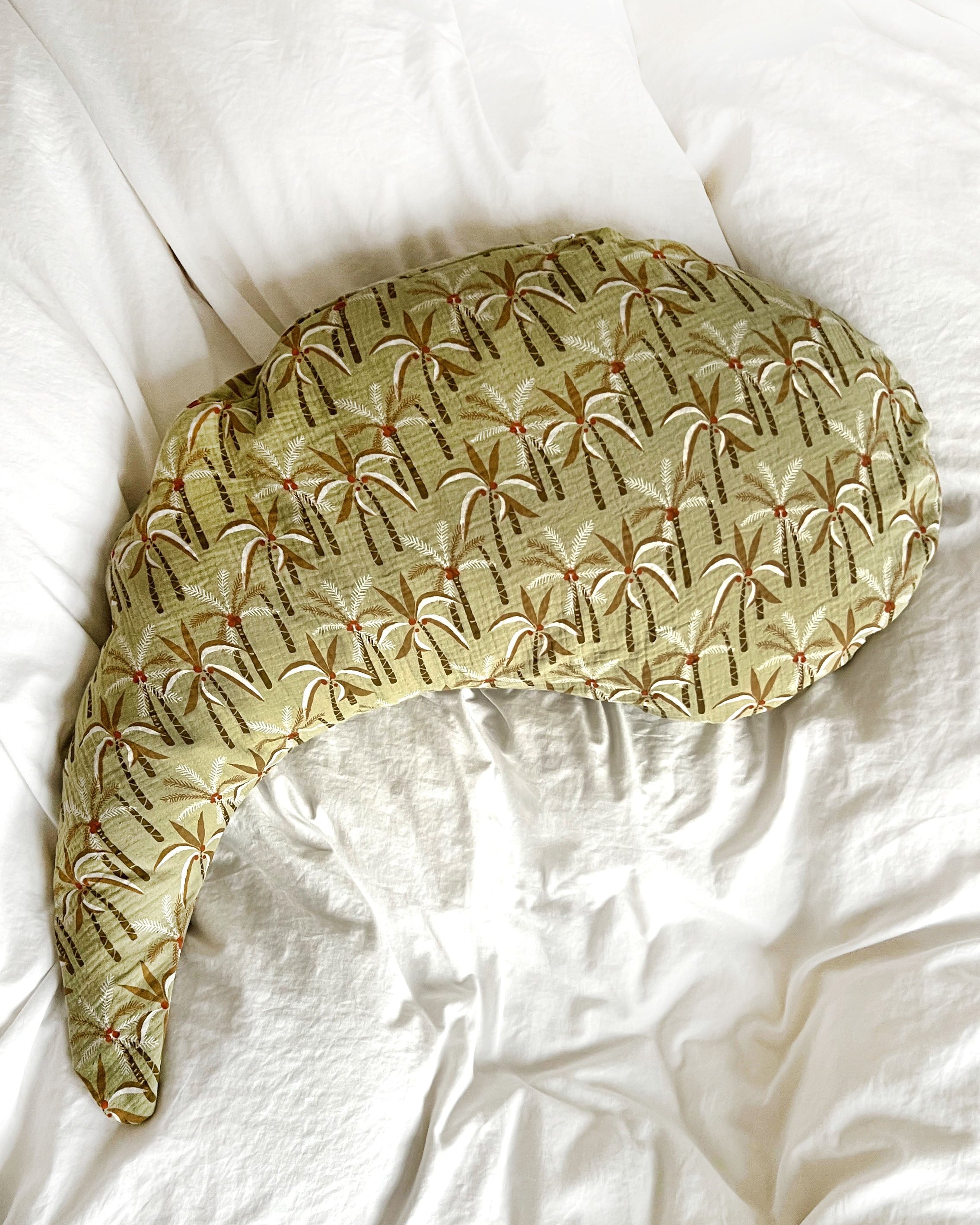 Yinnie Theraline Stillkissen inkl. Bezug Musselin (135 cm x 35 cm) Weiss Eis Blausberg Baby