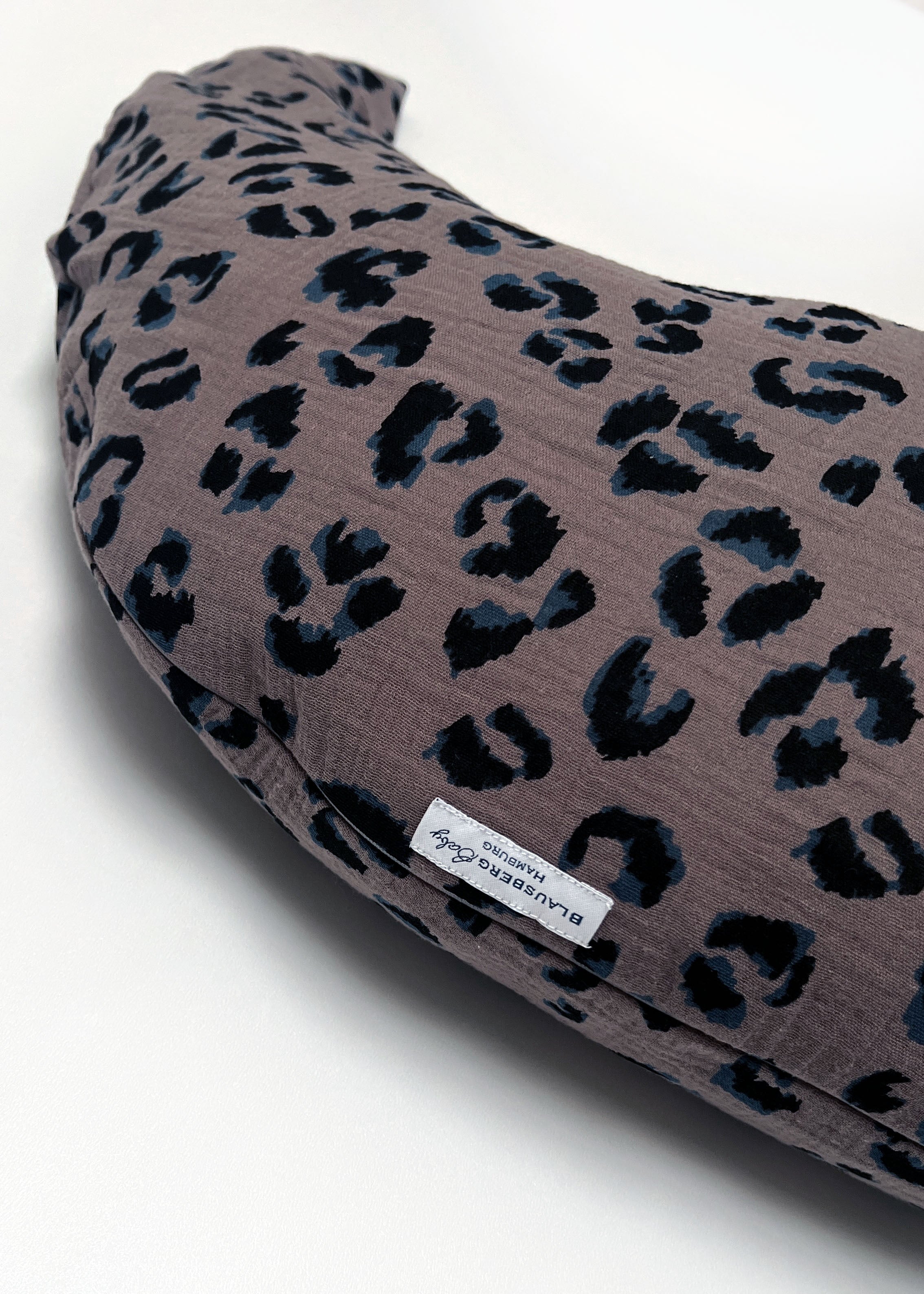 Yinnie Theraline Stillkissen inkl Bezug Musselin (135 cm x 35 cm) Panther Taupe Grau Blausberg Baby