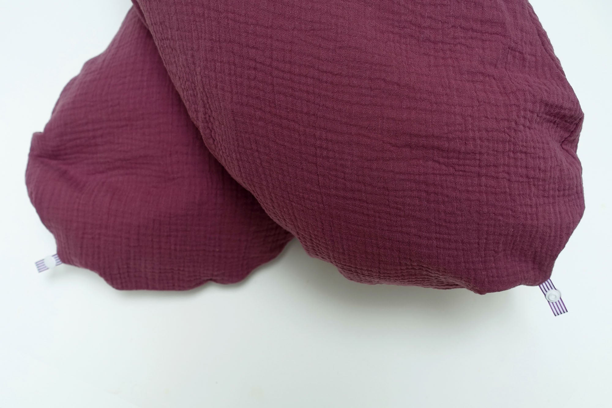 Stillkissen "Das Original" von Theraline 190cm x 38cm mit Blausberg Baby Musselin Bezug (abnehmbar) mit Nestbau-Funktion - Pflaume Blausberg Baby