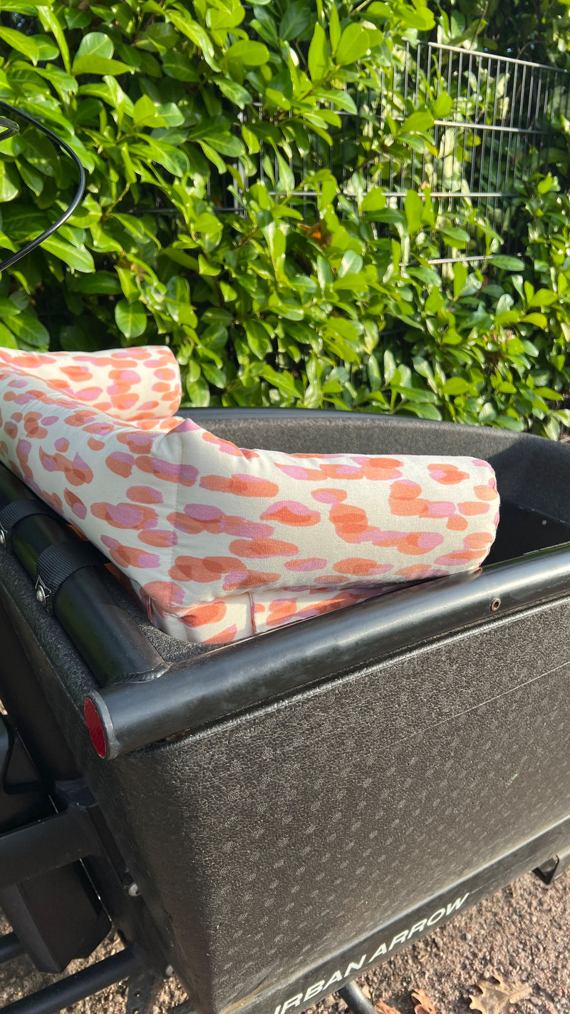 Urban Arrow Lastenfahrrad Kissen, Sitzkissen Lastenrad, Zubehör, Kinderkissen, Sitzpolster Wetterfestes - Tropfen Rosa Blausberg Baby