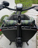 Cargobike cushion in black with pink flowers fits perfectly into the urban arrow family and the urban arrow family next and   lovens 