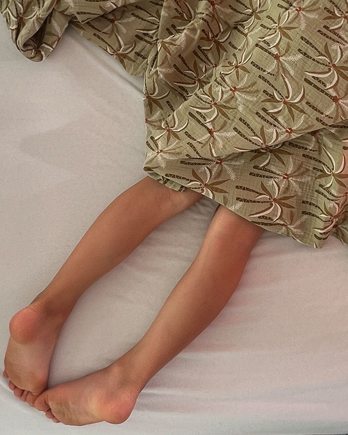 Musselin Decke aus Baumwolle, Oeko-Tex – Weiche Sommerdecke, Überdecke, Schlafdecke Grün Palmen Blausberg Baby