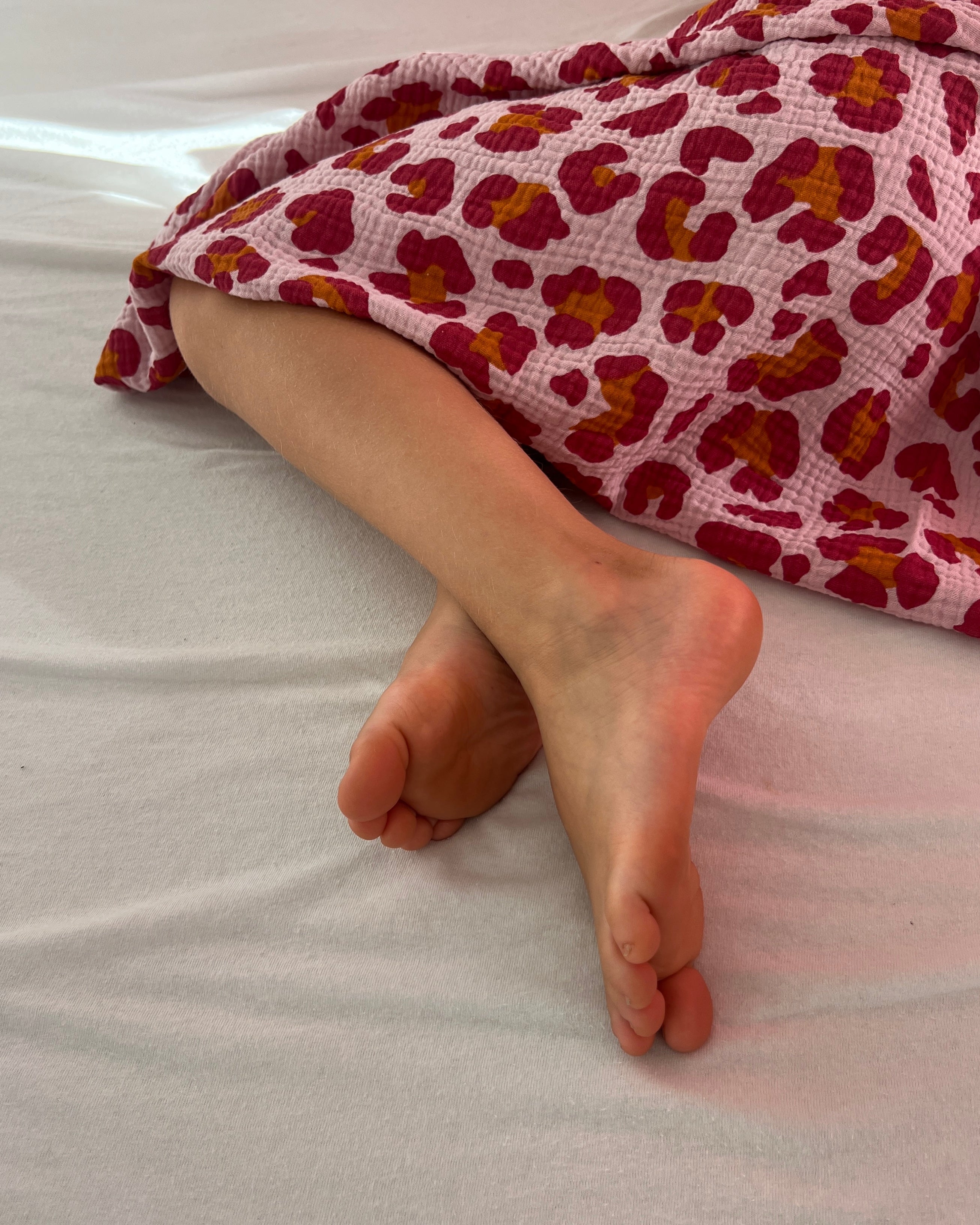 Musselin Decke aus Baumwolle, Oeko-Tex – Weiche Sommerdecke, Überdecke, Schlafdecke Rosa Pink Tigerprint Blausberg Baby