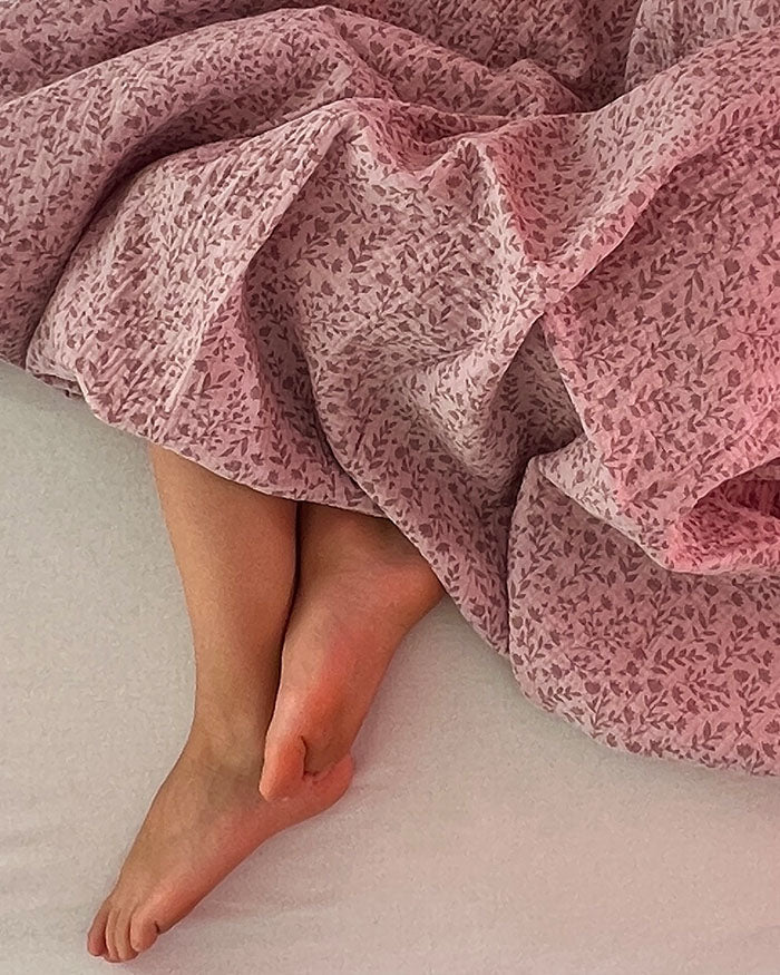 Musselin Decke aus Baumwolle, Oeko-Tex – Weiche Sommerdecke, Überdecke, Schlafdecke Blush Rosa Blumen Blausberg Baby