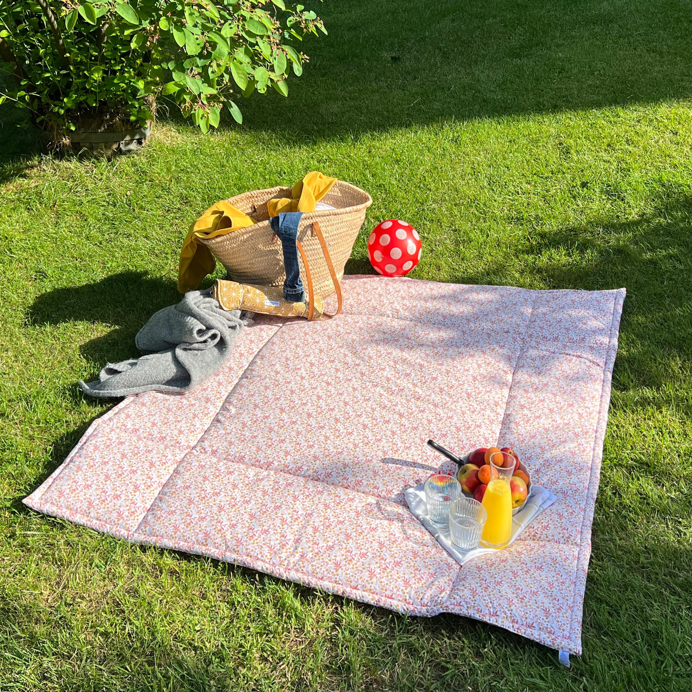 Picknickdecke Krabbeldecke wattiert, einseitig beschichtet, wasserabweisend - Blumenwiese - Materialien Öko-Tex Standard zertifiziert Blausberg