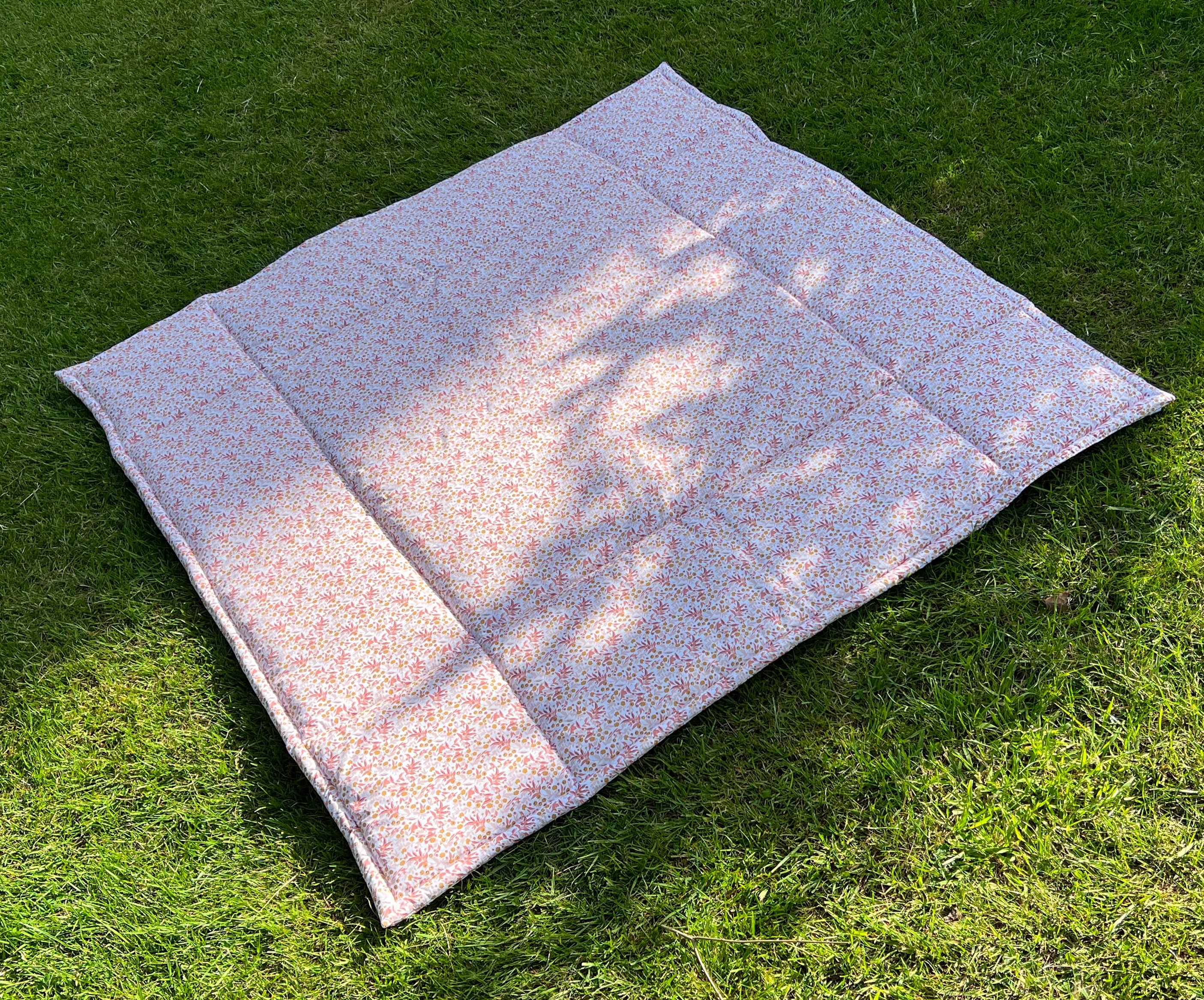 Picknickdecke Krabbeldecke wattiert, einseitig beschichtet, wasserabweisend - Blumenwiese - Materialien Öko-Tex Standard zertifiziert Blausberg