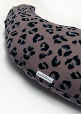 Yinnie Theraline Stillkissen inkl Bezug Musselin  (135 cm x 35 cm) Panther Taupe Grau Blausberg Baby