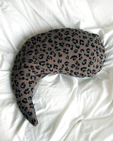 Yinnie Theraline Stillkissen inkl Bezug Musselin  (135 cm x 35 cm) Panther Taupe Grau Blausberg Baby