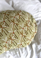 Yinnie Theraline Stillkissen inkl. Bezug Musselin  (135 cm x 35 cm) Weiss Eis Blausberg Baby