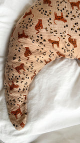 Yinnie Theraline Stillkissen inkl. Bezug Musselin  (135 cm x 35 cm) Panther Beige Blausberg Baby