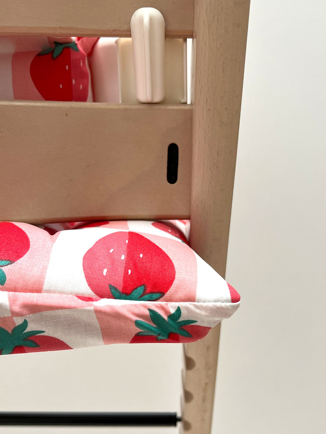 SITZKISSEN SET ABWASCHBAR für Tripp Trapp Stokke Hochstuhl, passt mit neuem Baby Set V2 - Erdbeere