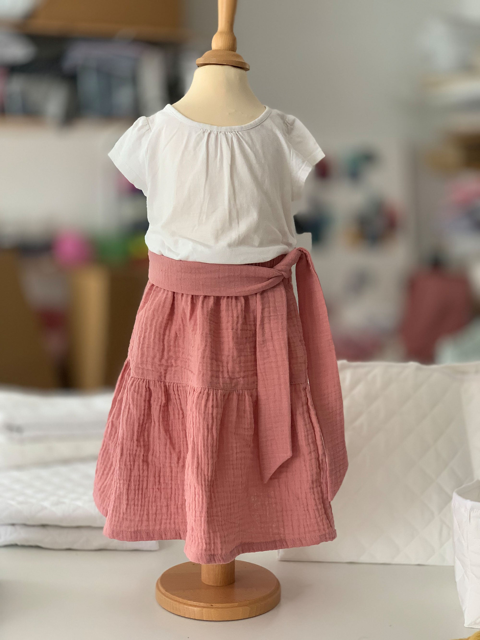 Musselin Rock Mädchen Altrosa mit dazu wählbarer Schleife in verschiedenen Farben Blausberg Baby
